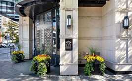 202 - 133 HAZELTON AVENUE | Toronto Ontario | Slide Image Four