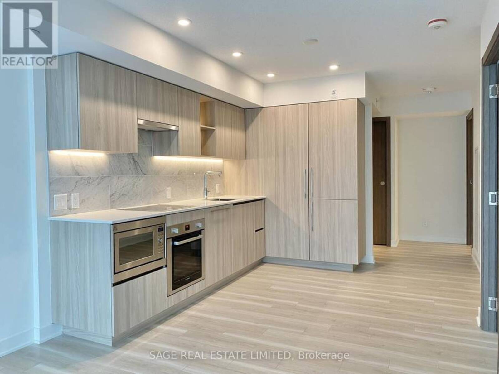 801 - 17 BATHURST STREET, Toronto, Ontario M5V 0N1