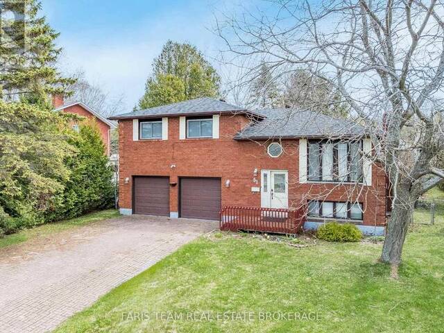 51 BECK BOULEVARD Penetanguishene Ontario, L9M 1E2 - 4 Bedrooms Home For Sale