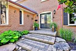 425 EASY STREET | Richmond Hill Ontario | Slide Image Four