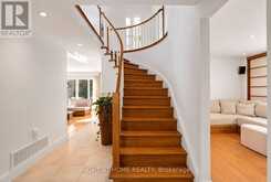 54 LONDON ROAD | Newmarket Ontario | Slide Image Ten