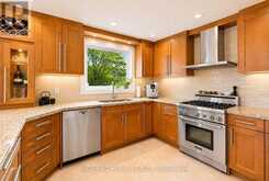 54 LONDON ROAD | Newmarket Ontario | Slide Image Six