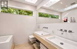 54 LONDON ROAD | Newmarket Ontario | Slide Image Fifteen