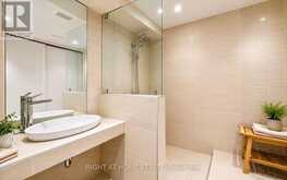 54 LONDON ROAD | Newmarket Ontario | Slide Image Nineteen