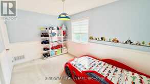 164 GAIL PARKS CRESCENT | Newmarket Ontario | Slide Image Twenty