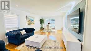164 GAIL PARKS CRESCENT | Newmarket Ontario | Slide Image Nine