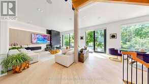33 THORNY BRAE DRIVE | Markham Ontario | Slide Image Six