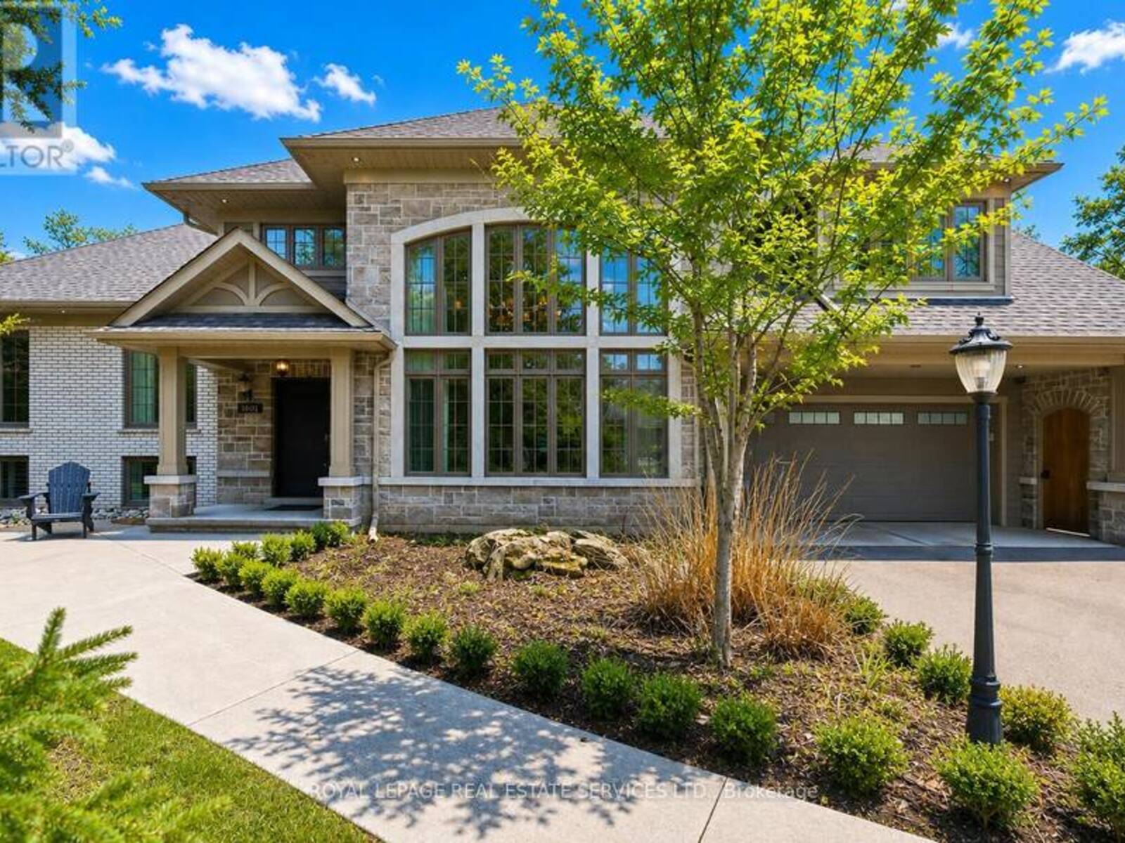 1601 VENETIA DRIVE, Oakville, Ontario L6L 1K8