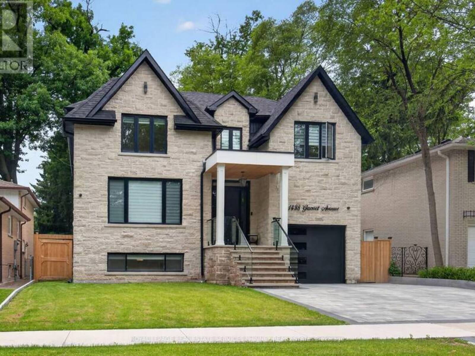 1438 GARNET AVENUE, Mississauga, Ontario L5G 4C6