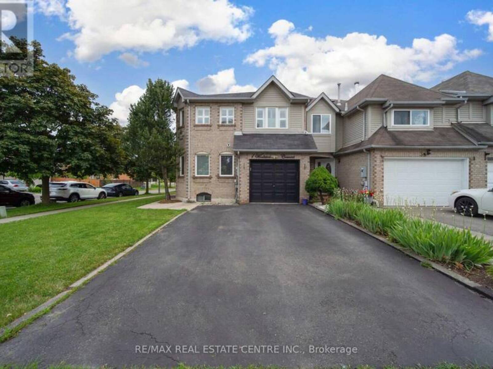 1 WOOLISTON CRESCENT, Brampton, Ontario L6Y 4J3