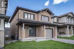 32 HEDGES CRESCENT | Hamilton Ontario | Slide Image Two