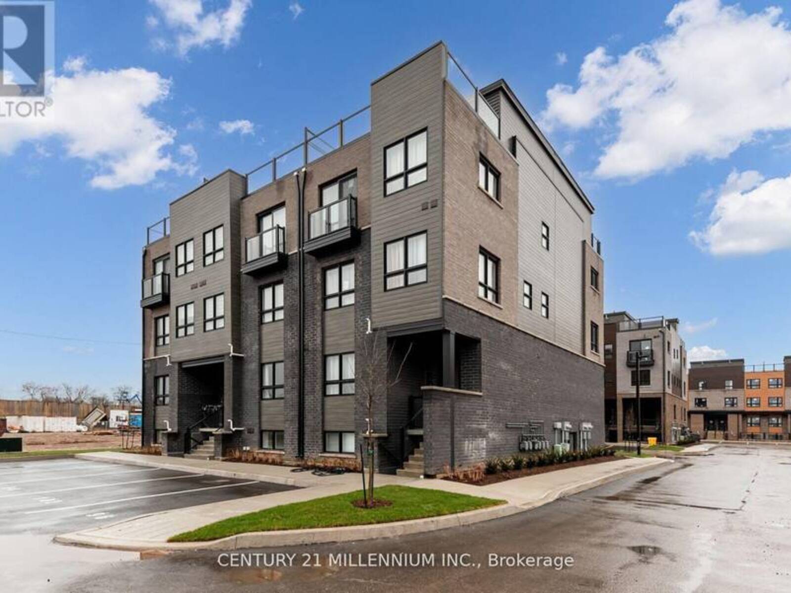 102 - 6705 CROPP STREET E, Niagara Falls, Ontario L2E 5J8