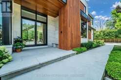 7 WHITELAW COURT | Markham Ontario | Slide Image Three