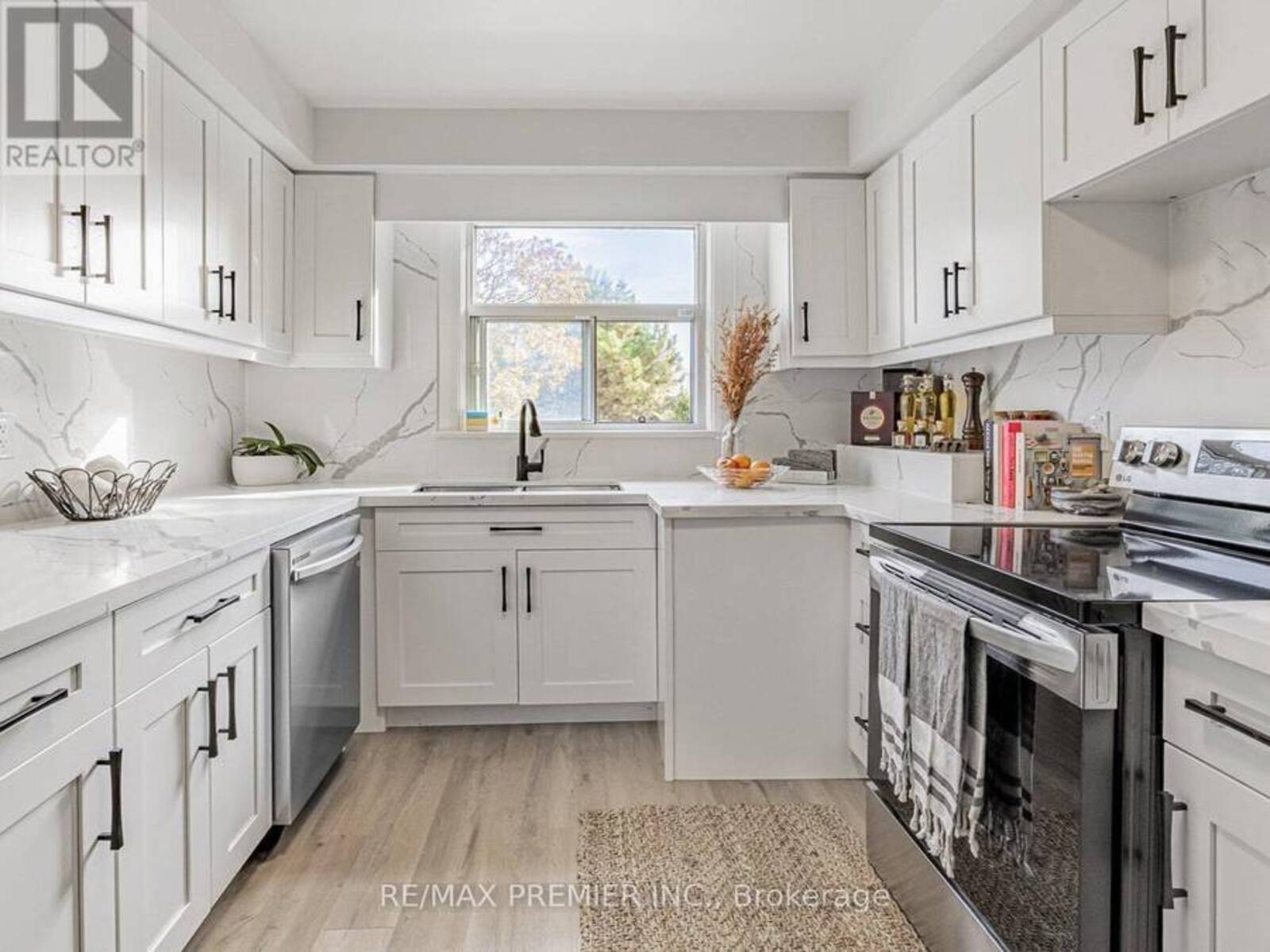 1368 TANSLEY DRIVE, Oakville, Ontario L6L 2N4