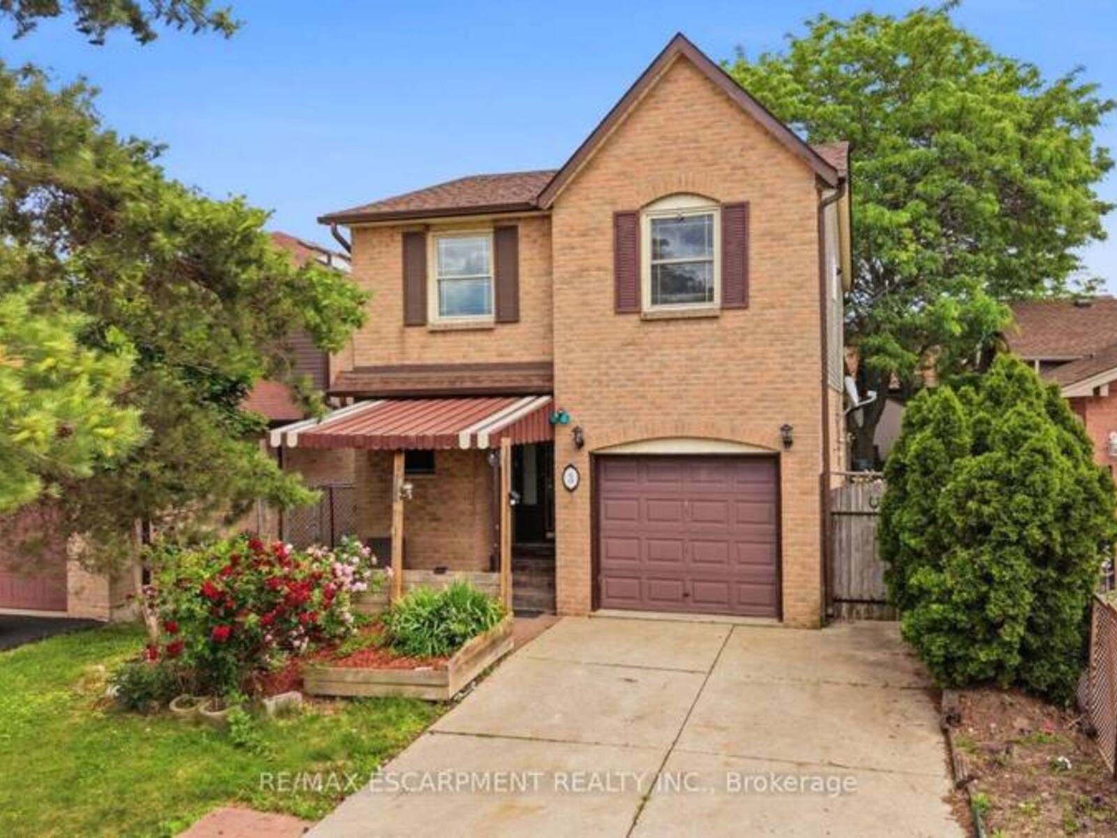 3 TWINOAKS CRESCENT, Hamilton, Ontario L8J 2E6