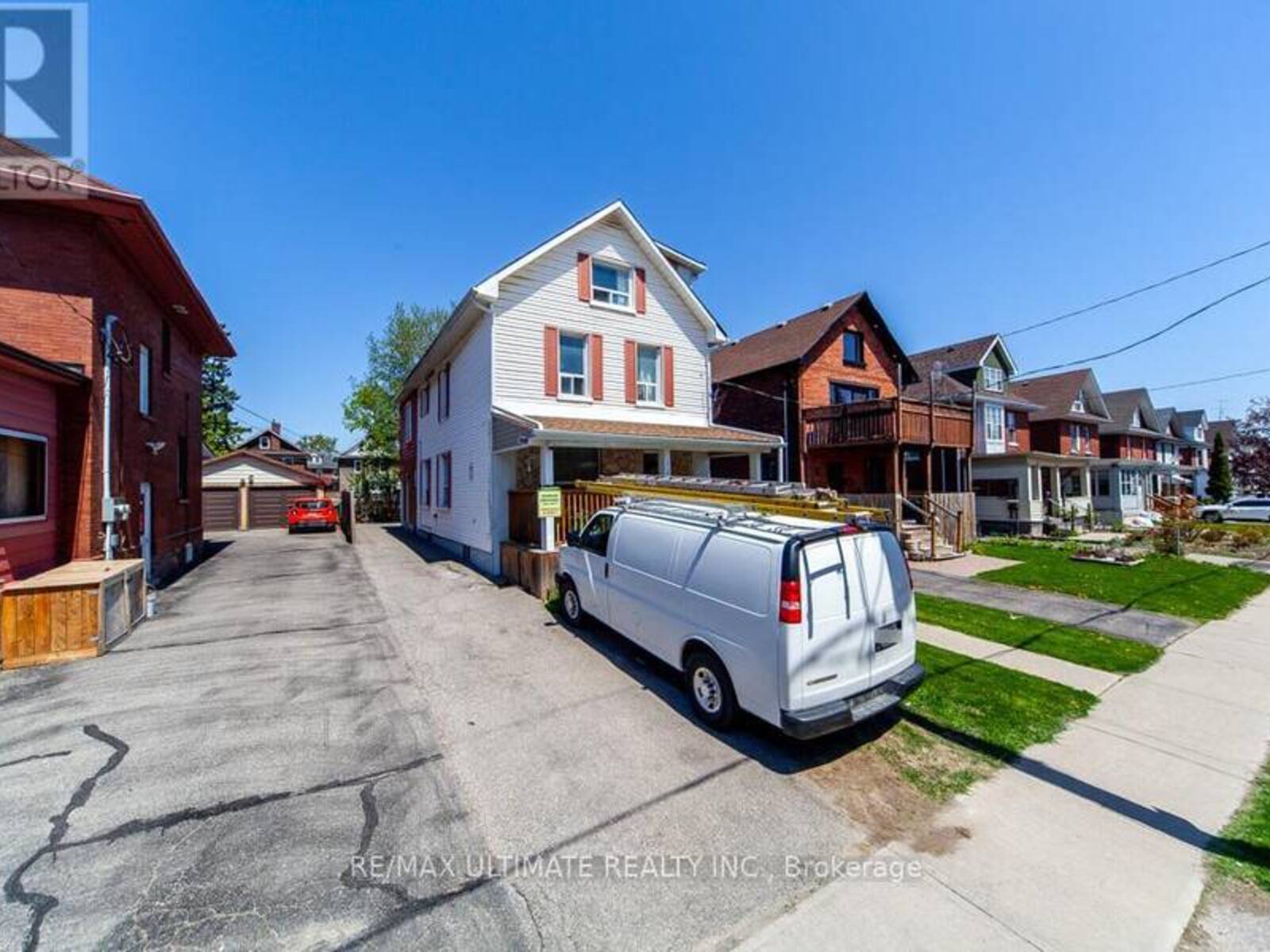 128 ELGIN STREET E, Oshawa, Ontario L1G 1T3