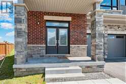 15 ABBEY CRESCENT | Barrie Ontario | Slide Image Two