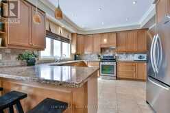 38 CAMELOT SQUARE | Barrie Ontario | Slide Image Ten