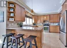 38 CAMELOT SQUARE | Barrie Ontario | Slide Image Eleven