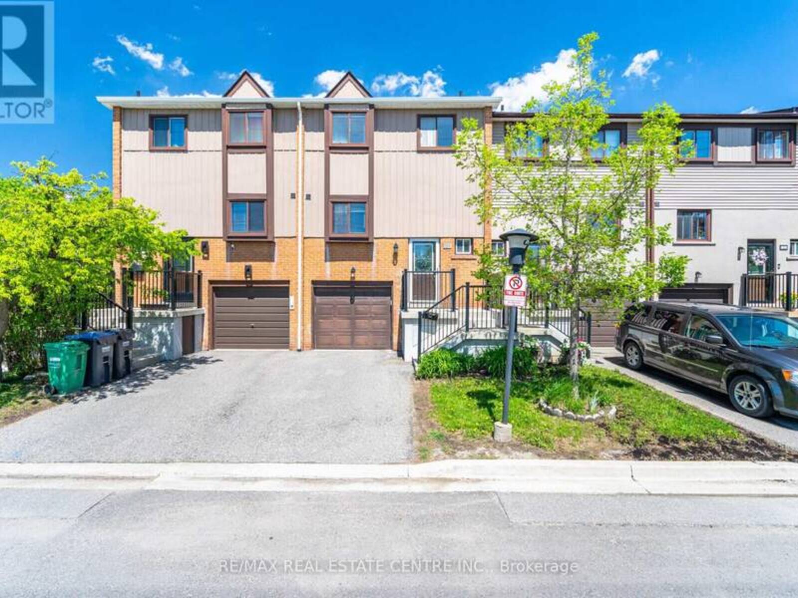 122 MOREGATE CRESCENT, Brampton, Ontario L6S 3K9