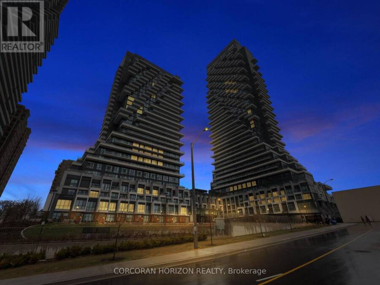 221 - 30 INN ON THE PARK DRIVE, Toronto, Ontario M3C 0P7