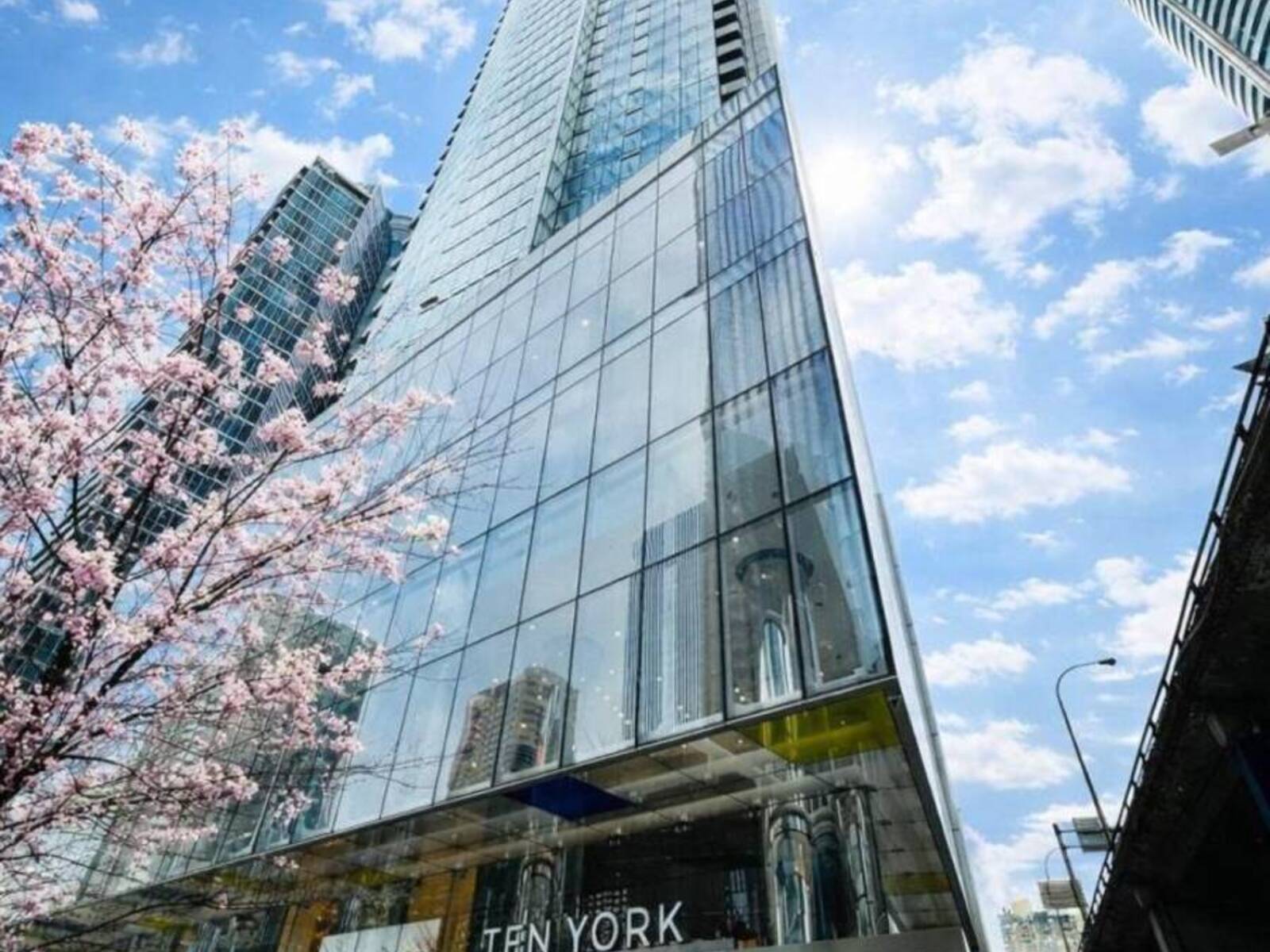 3807 - 10 YORK STREET, Toronto, Ontario M5J 0E1