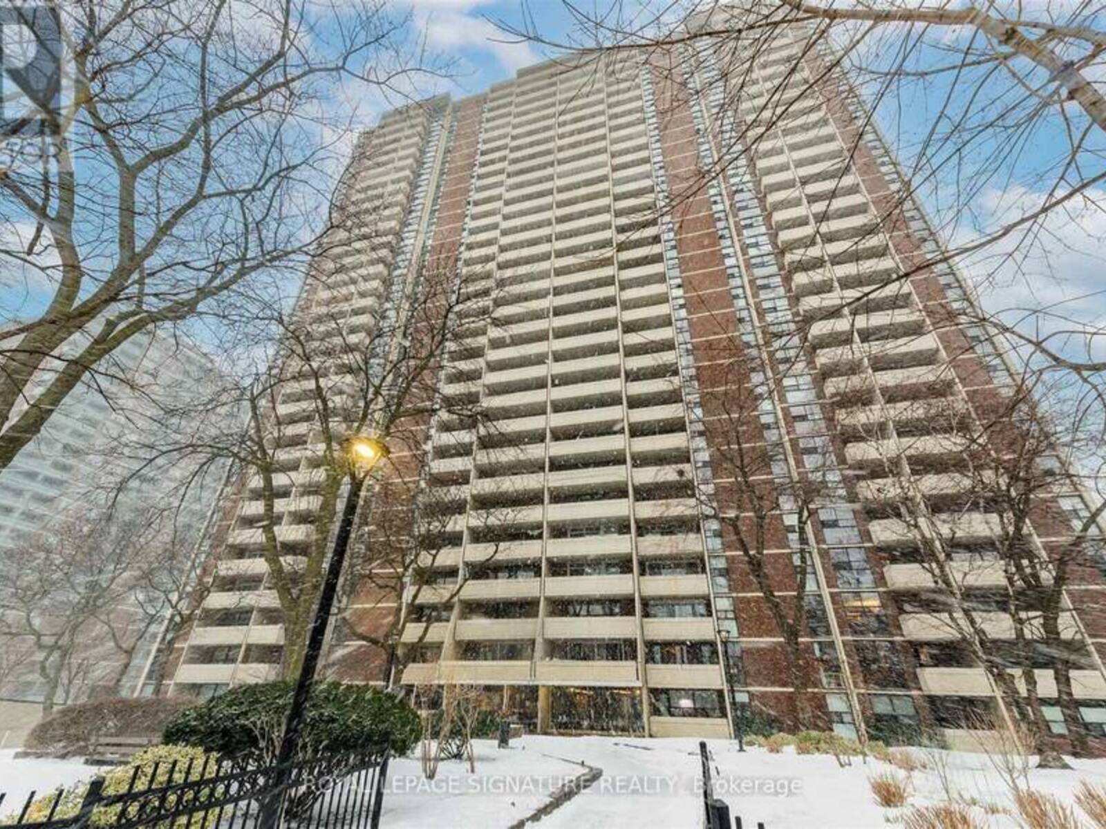 2108 - 40 HOMEWOOD AVENUE, Toronto, Ontario M4Y 2K2