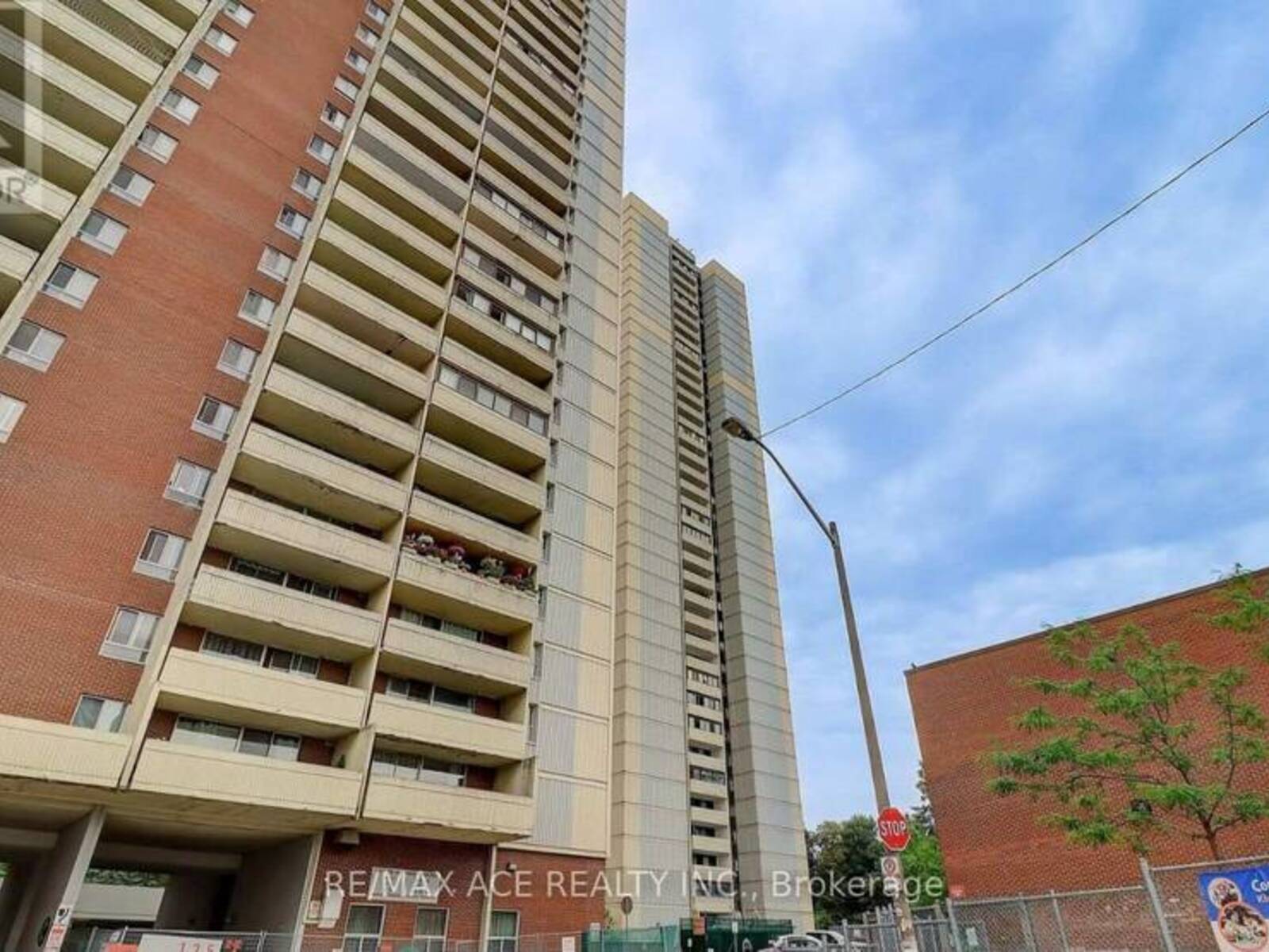 906 - 3 MASSEY SQUARE, Toronto, Ontario M4C 5L5