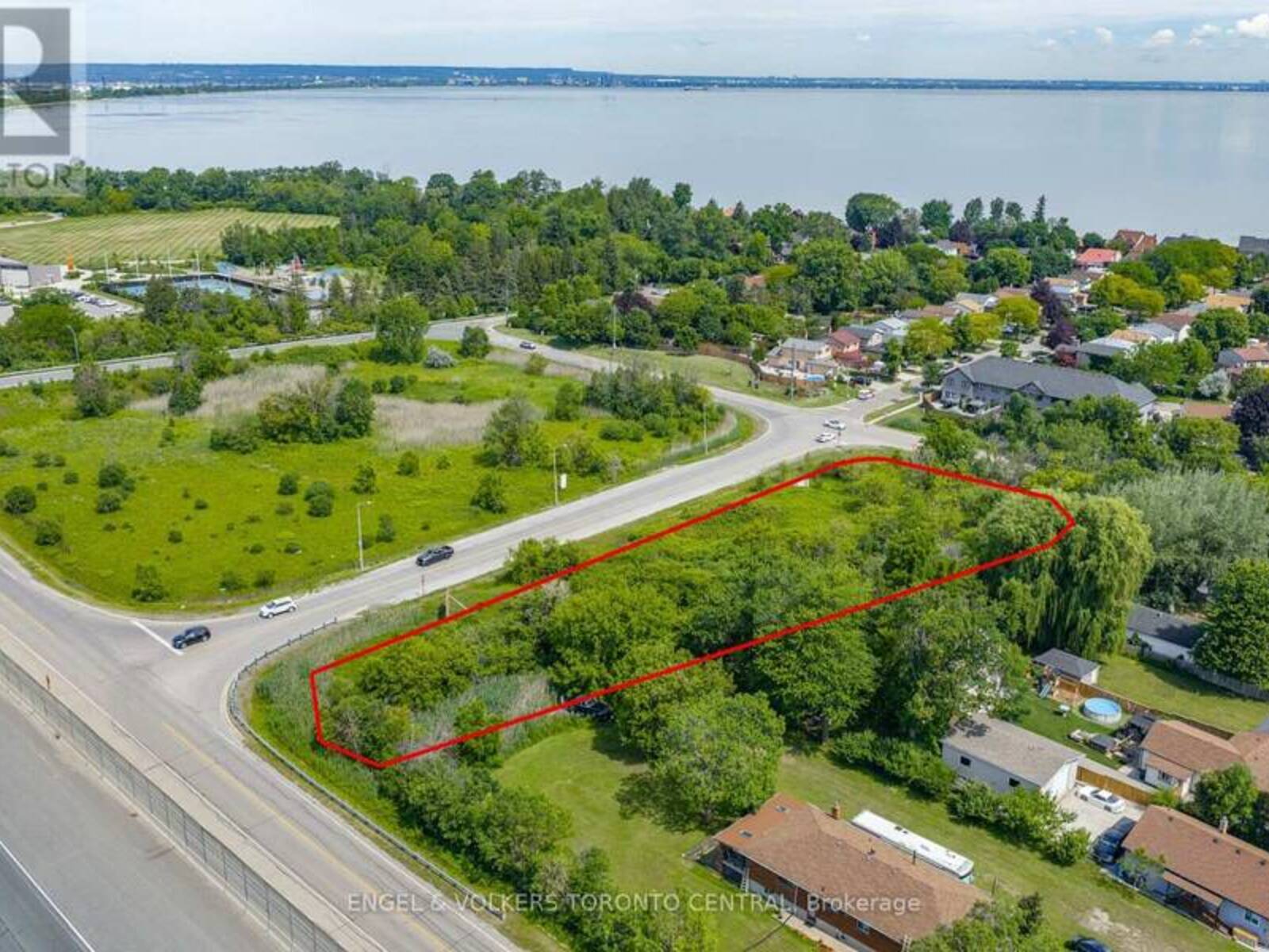 6 PARKEDGE DRIVE, Hamilton, Ontario L8E 3A8