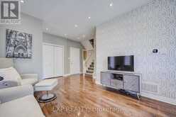 292 SHERIDAN COURT | Newmarket Ontario | Slide Image Three