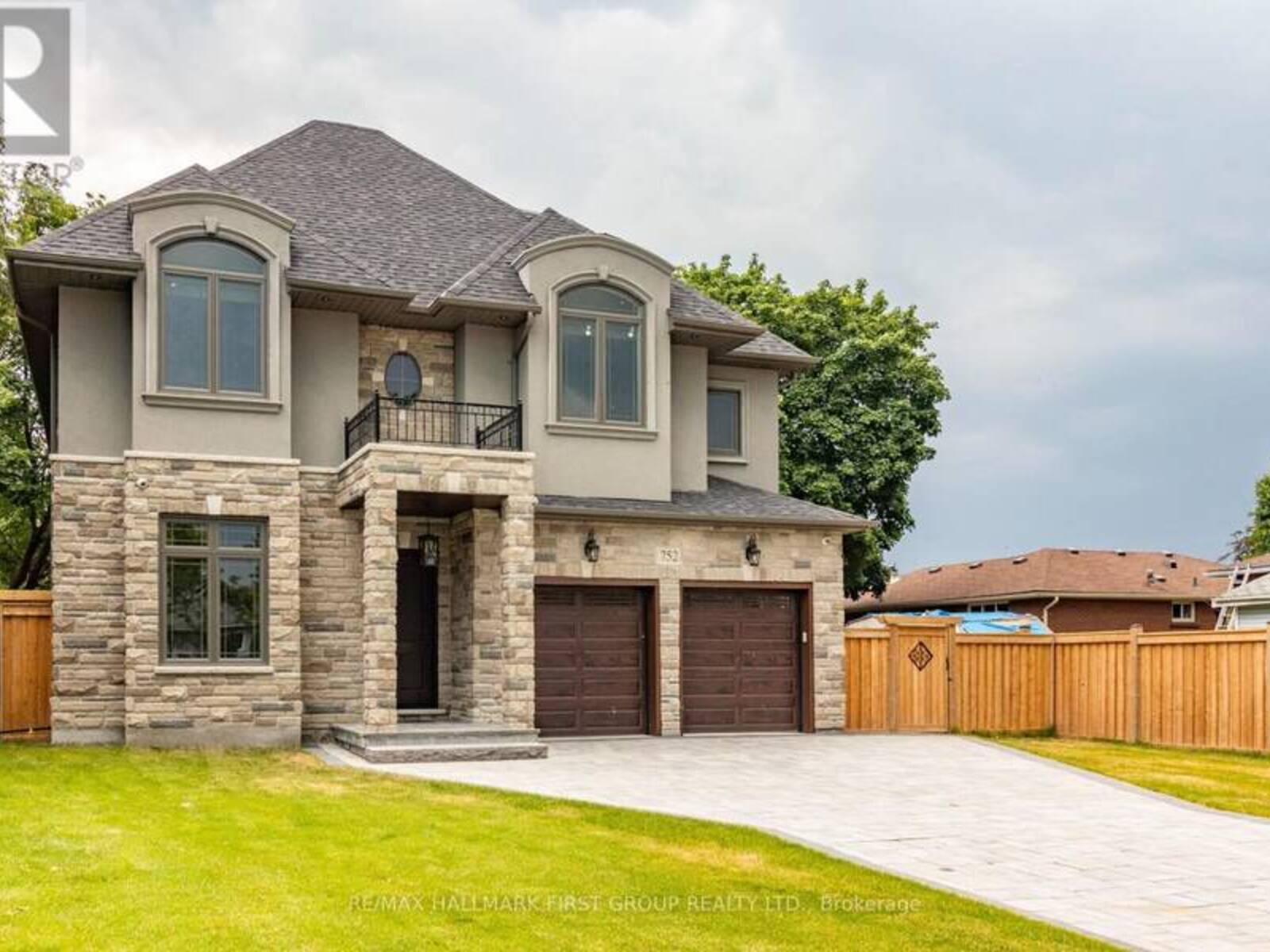 752 HILLVIEW CRESCENT, Pickering, Ontario L1W 2S1