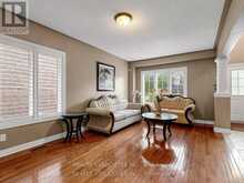 44 SHINING WILLOW CRESCENT | Brampton Ontario | Slide Image Four