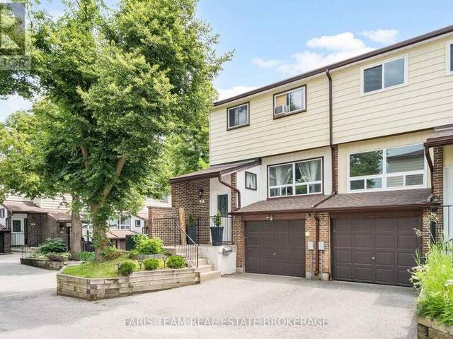 E4 - 63 FERRIS LANE Barrie Ontario, L4M 5C4 - 3 Bedrooms Condo For Sale
