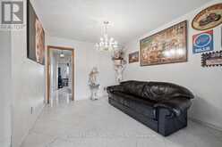 80 CHALFIELD LANE | Mississauga Ontario | Slide Image Nine