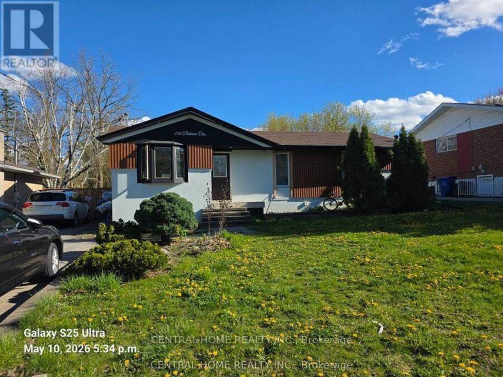 206 PARKVIEW CRESCENT, Newmarket, Ontario L3Y 2C8
