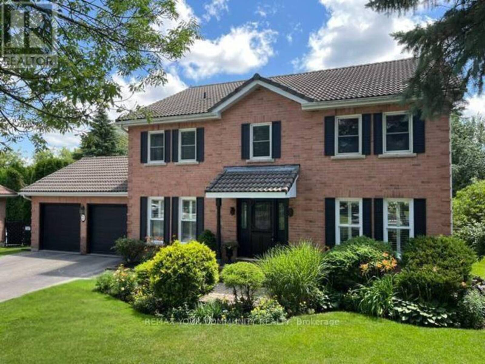 23 CRANBERRY LANE, Aurora, Ontario L4G 5Y2