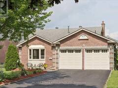 807 RED MAPLE COURT Whitby Ontario, L1N 7V7