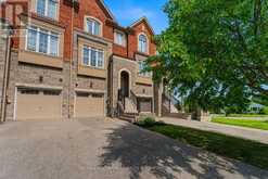 211 APPLETON COURT | Newmarket Ontario | Slide Image Six