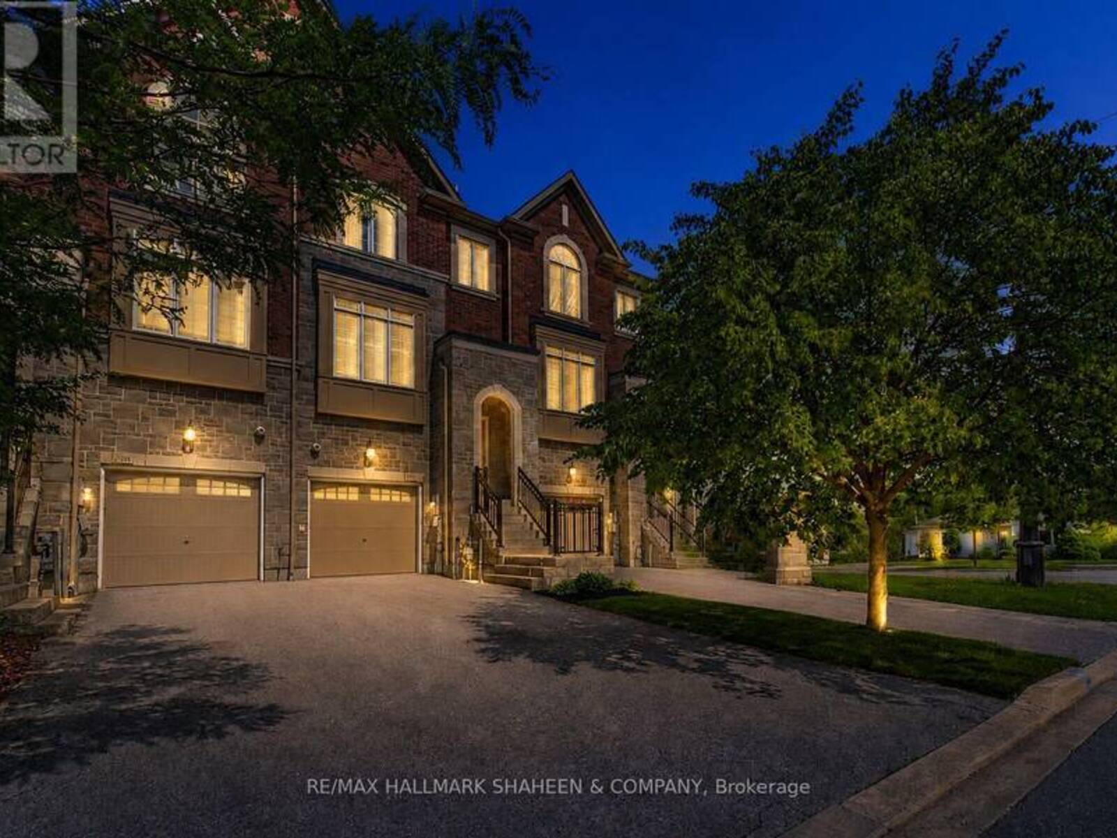 211 APPLETON COURT, Newmarket, Ontario L3Y 0B8
