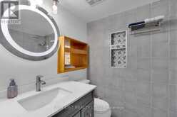 810 - 20 HARDING BOULEVARD W | Richmond Hill Ontario | Slide Image Eighteen
