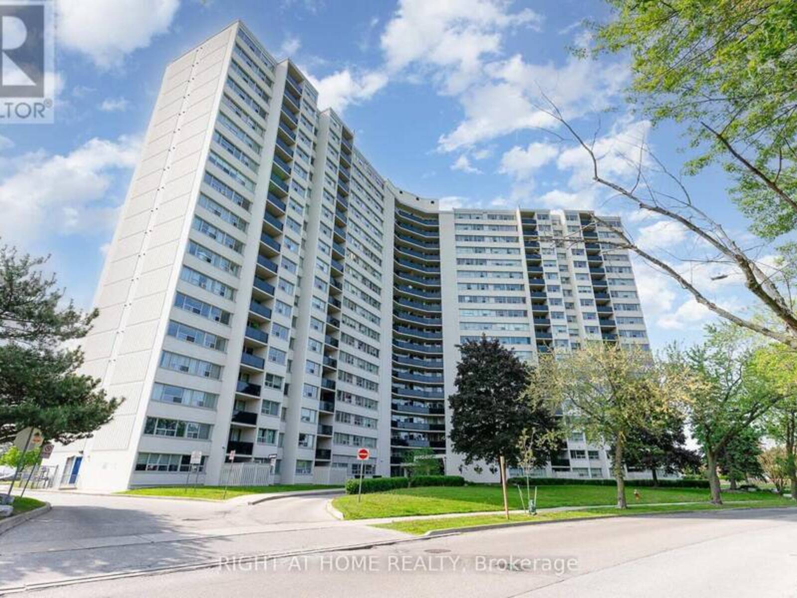 505 - 530 LOLITA GARDENS, Mississauga, Ontario L5A 3T2