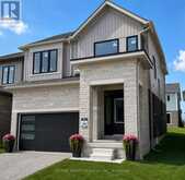 39 PRUDHOE TERRACE | Barrie Ontario | Slide Image Two
