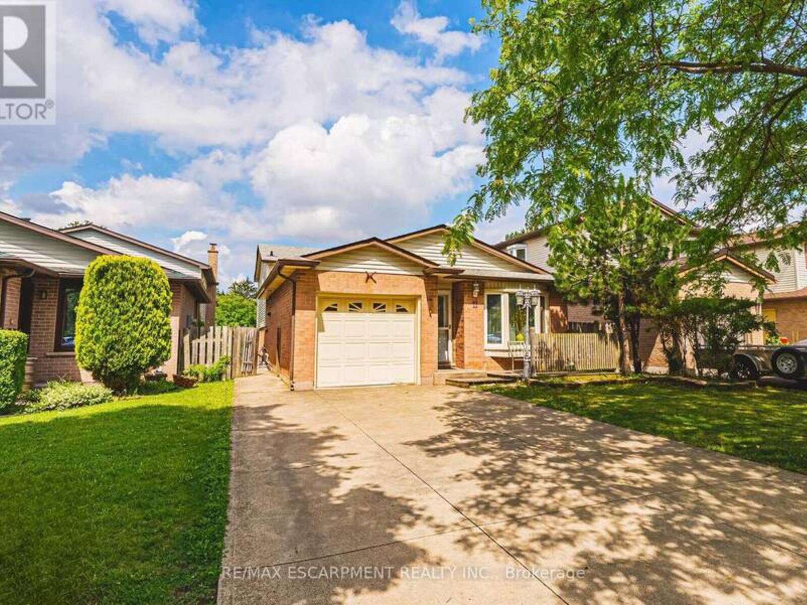 11 DRAKES DRIVE, Hamilton, Ontario L8E 4G4
