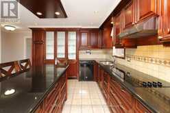 1086 HEDGE DRIVE | Mississauga Ontario | Slide Image Thirteen