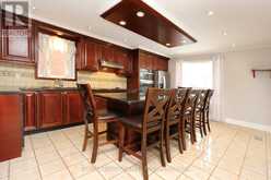 1086 HEDGE DRIVE | Mississauga Ontario | Slide Image Nine