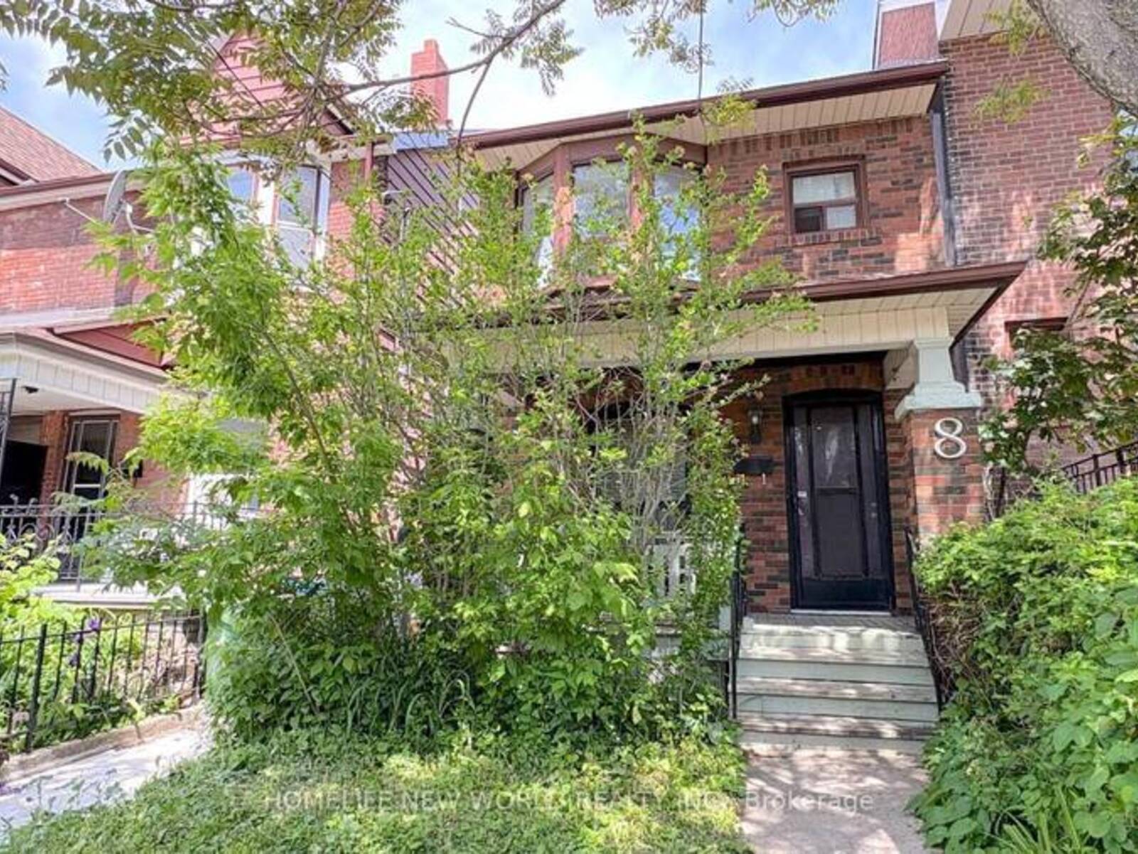 8 BURNFIELD AVENUE, Toronto, Ontario M6G 1Y5