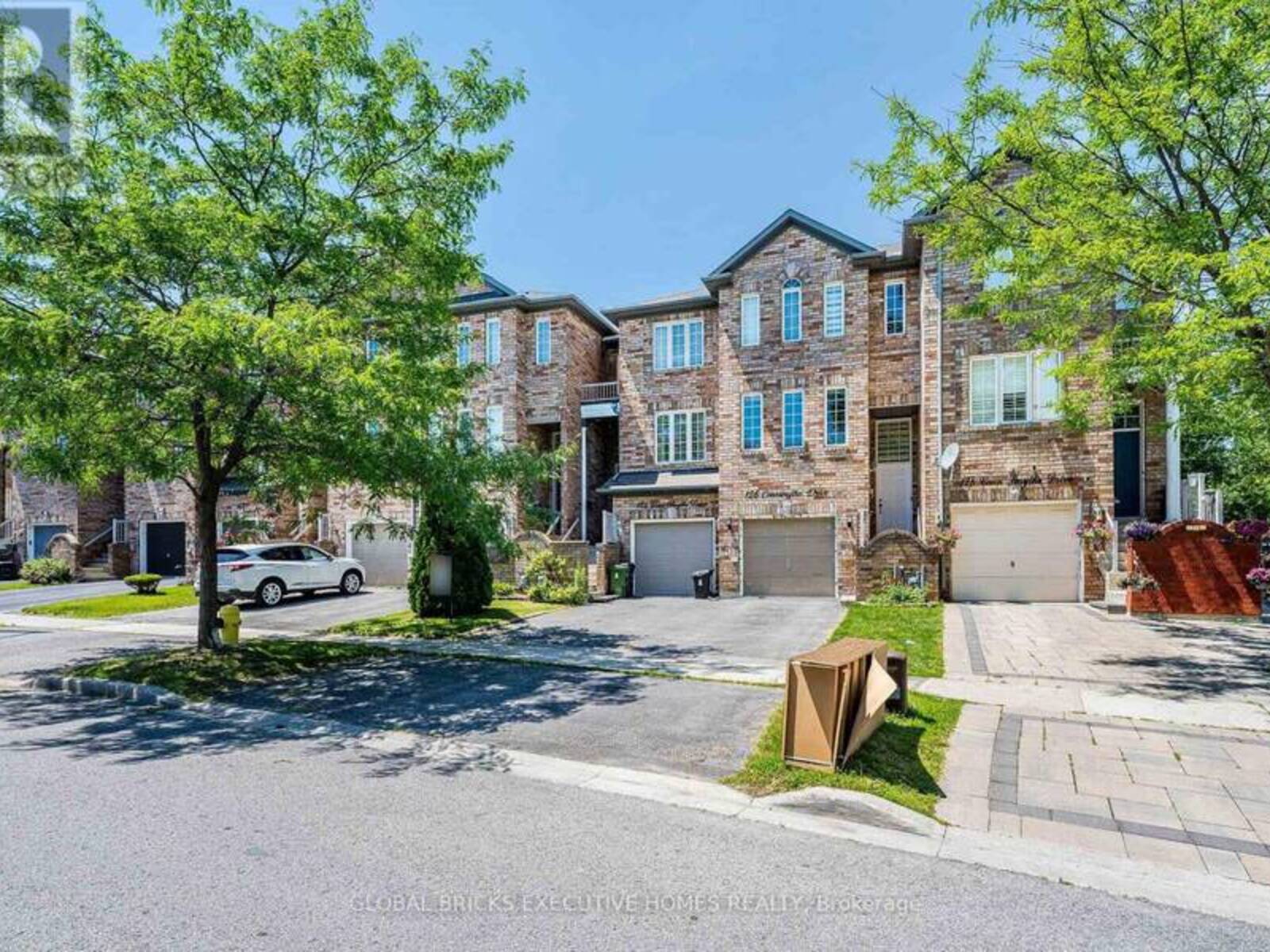 124 CONN SMYTHE DRIVE, Toronto, Ontario M1J 3P5