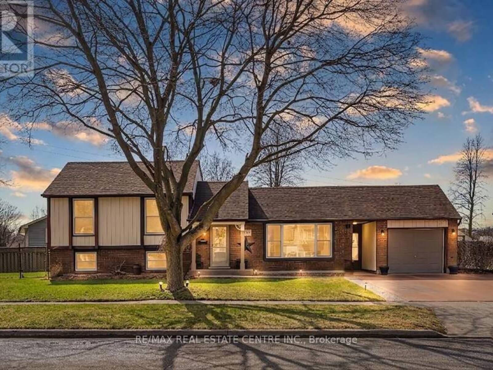 153 THE GREENWAY WAY, Cambridge, Ontario N1R 6L6