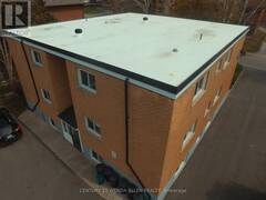 558 LANSDOWNE DRIVE Oshawa Ontario, L1G 1W3