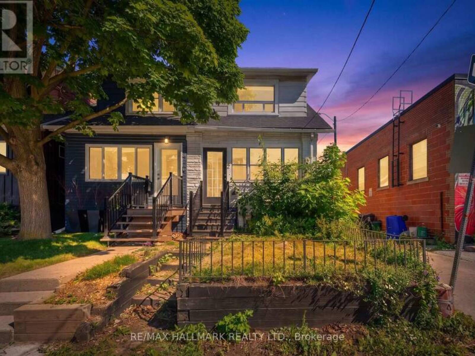 2 AMHERST AVENUE, Toronto, Ontario M6E 1Z3